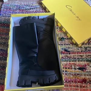 Platform black boots